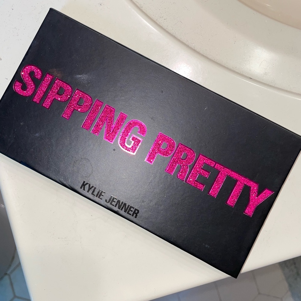 Kylie Cosmetics “Sipping Pretty” Eyeshadow Pallete